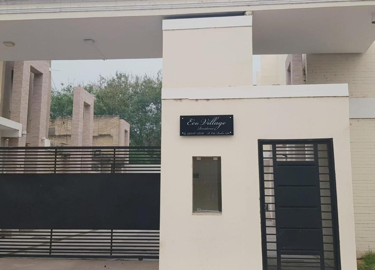 Sobrado 2 Amplo E Confortavel Em Condominio コルンバ エクステリア 写真