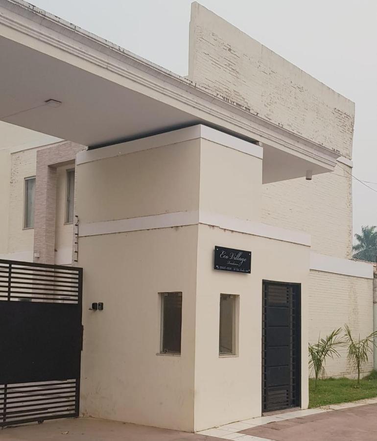 Sobrado 2 Amplo E Confortavel Em Condominio コルンバ エクステリア 写真