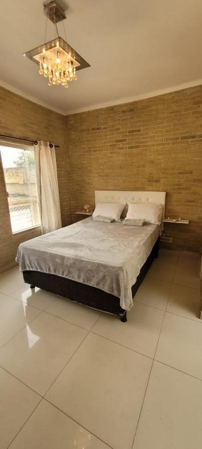 Sobrado 2 Amplo E Confortavel Em Condominio コルンバ 部屋 写真