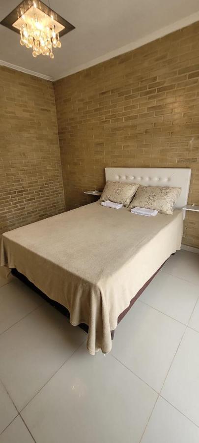 Sobrado 2 Amplo E Confortavel Em Condominio コルンバ エクステリア 写真