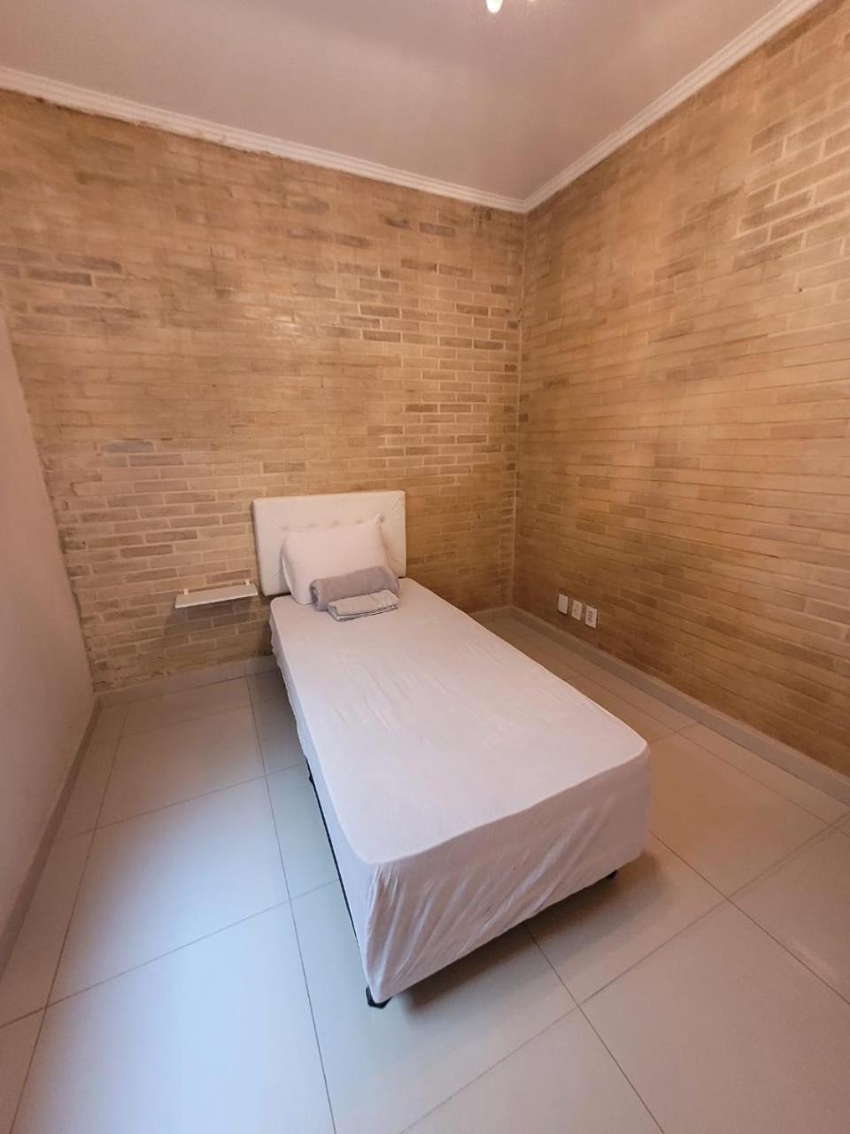 Sobrado 2 Amplo E Confortavel Em Condominio コルンバ 部屋 写真